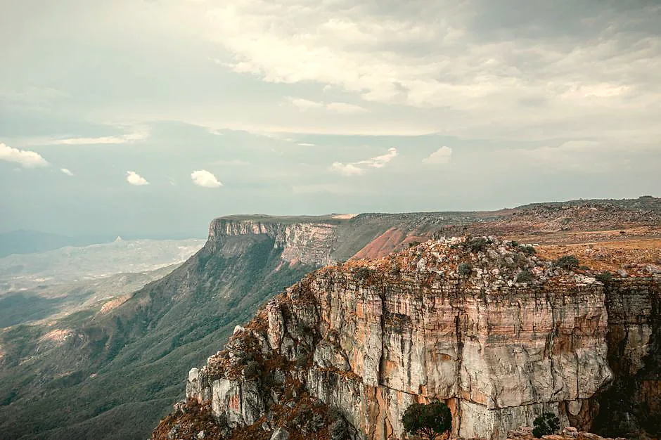 Moving to Angola in 2026: 25% Tax, Work Permits, and Luanda Cost Realities