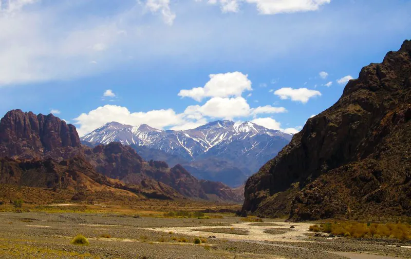 Moving to Argentina in 2026: $1,500 Rentista Visa, Milei's Tax Shifts, and Hospital Rules