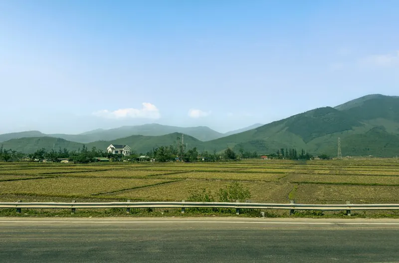 Moving to Vietnam in 2026: Live on $900/Month, But Beware the New Tax Law